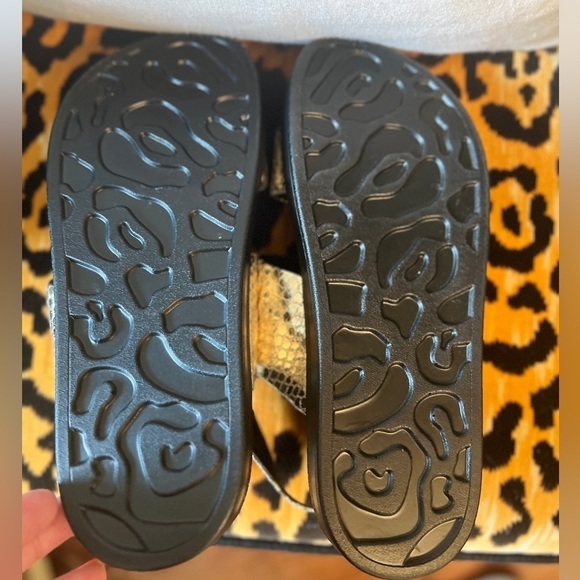 AEROSOLES Women’s Gold Buckle Sandal Leggenda - Picture 4 of 10